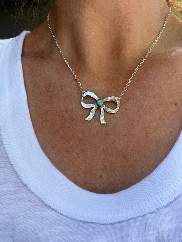 Hammered bow necklace