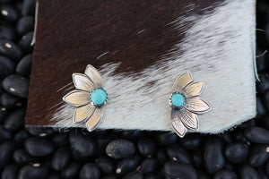 Half daisy studs