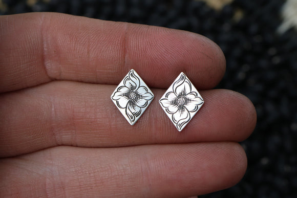 Engraved diamond studs