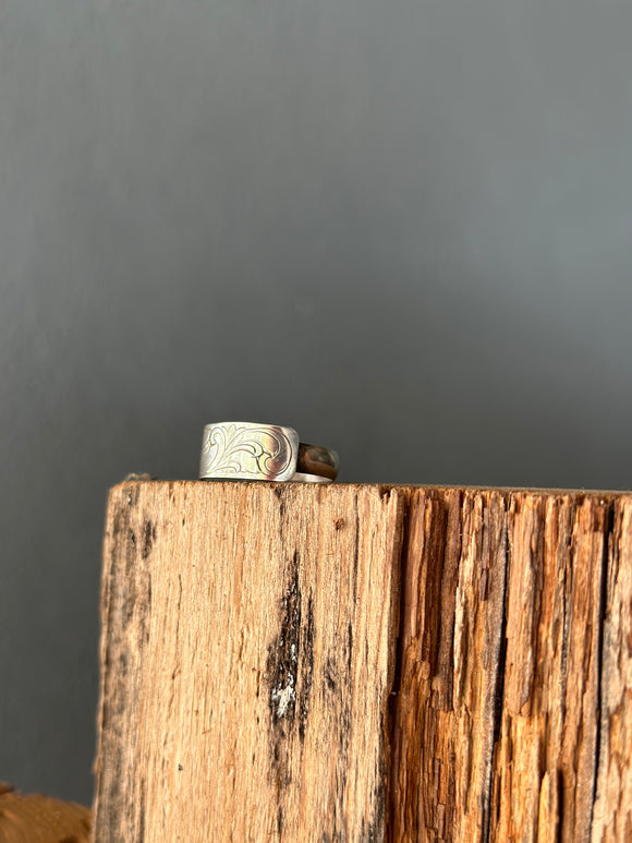 Engraved ring with wide band