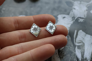 Engraved diamond studs